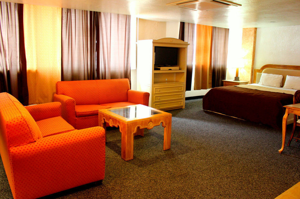 Hotel Corona Plaza 3*