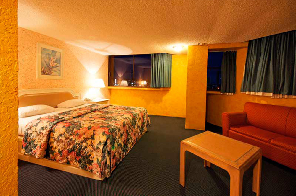 Corona Plaza 3*