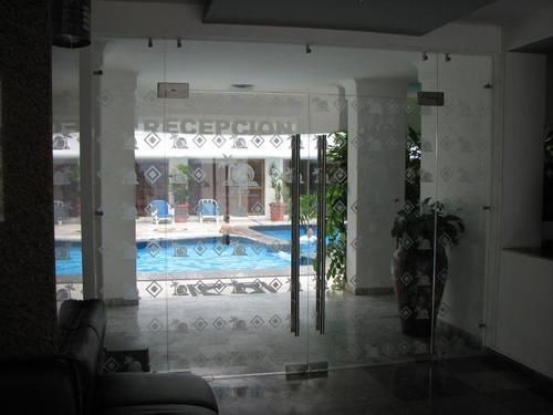 Y Plaza Hotel 2*