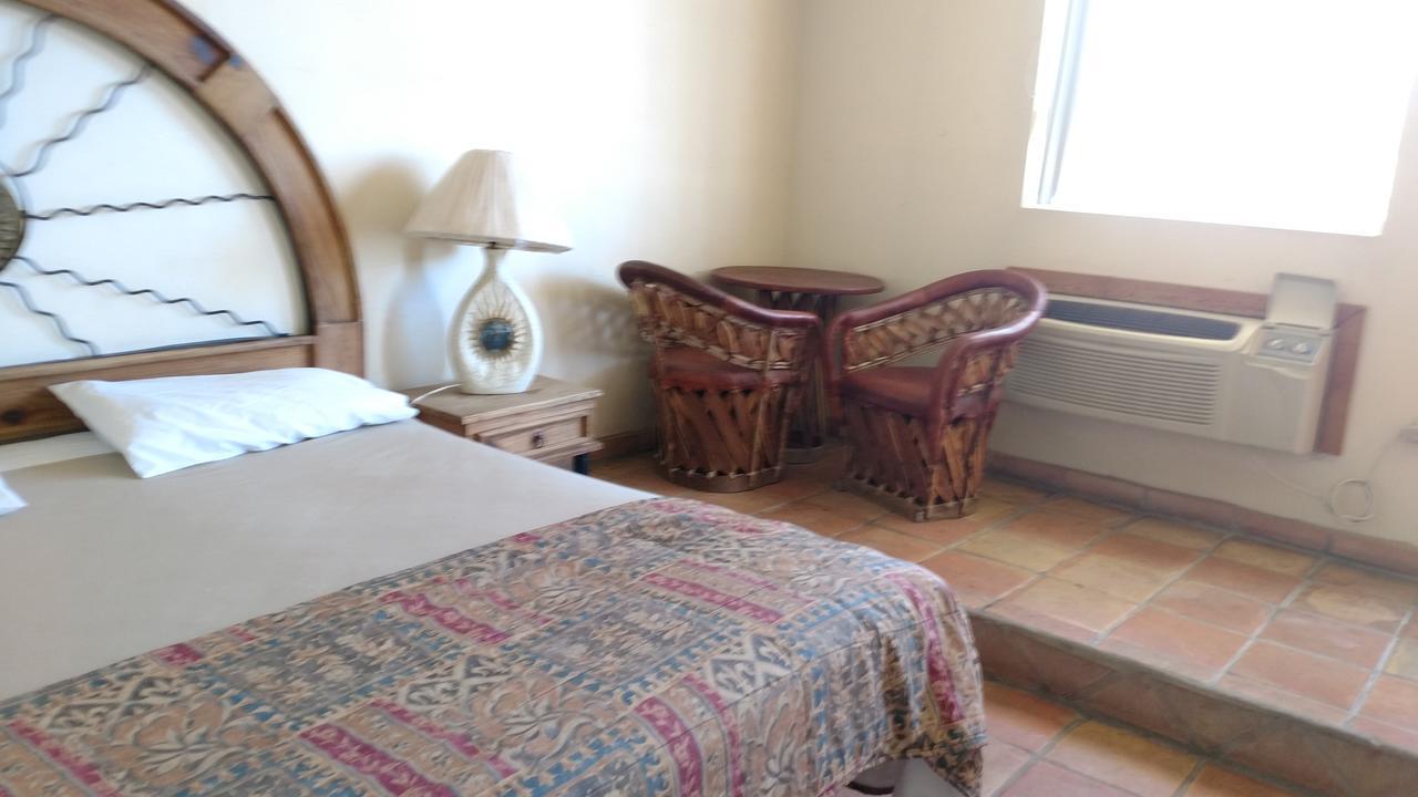 Baja Hotel 2*