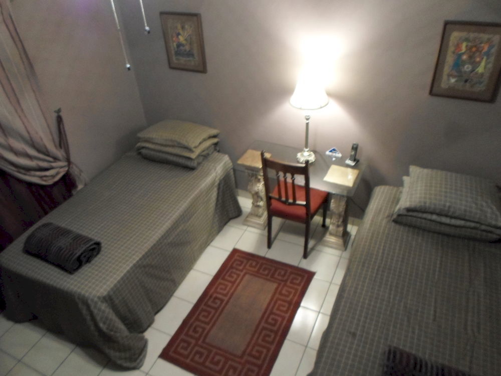 Dickinson Guest House, Guadalajara Expo Guest house