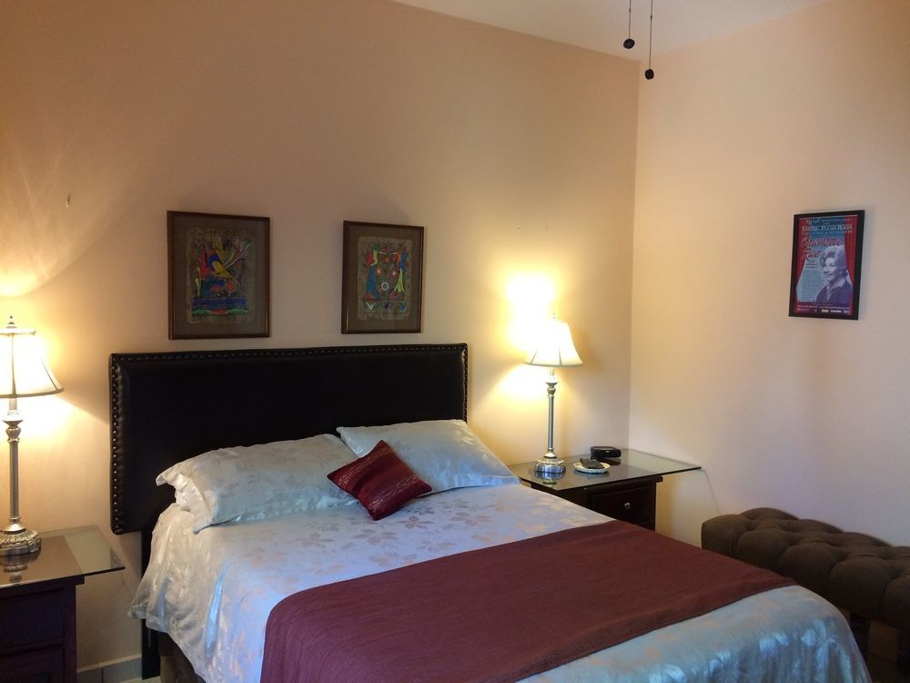 Dickinson Guest House, Guadalajara Expo Guest house Guadalajara