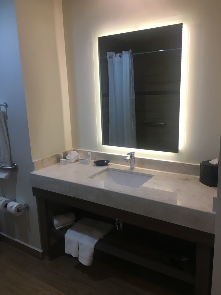 Hampton & Suites By Hilton Bajio Hotel