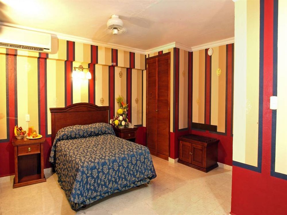 Hotel Plaza Colonial