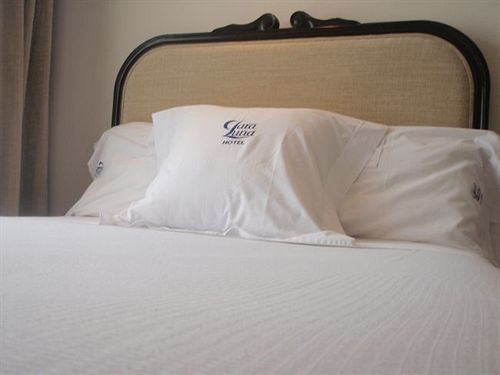 Clara Luna Hotel