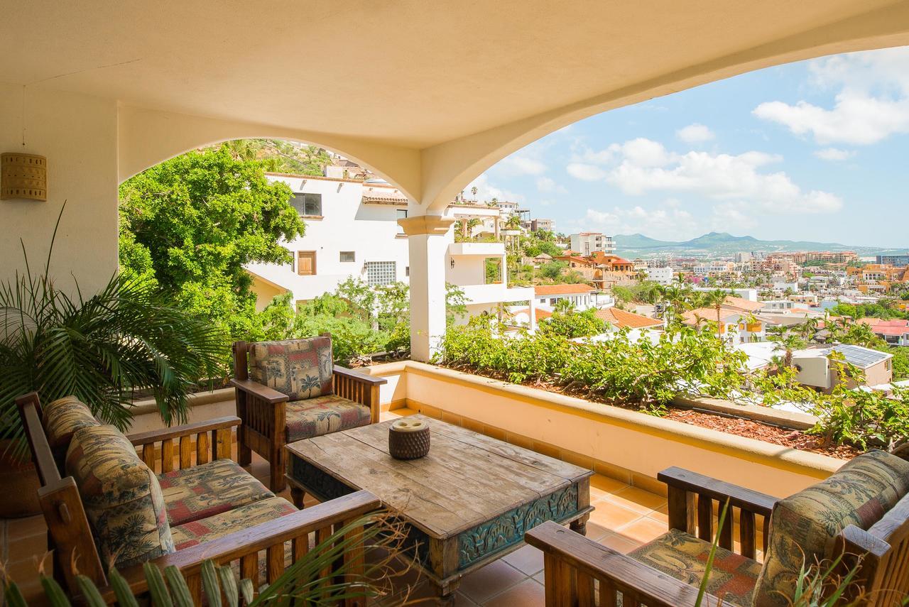 Steps From Downtown & Marina, 6 Bedroom Victoria Villa *