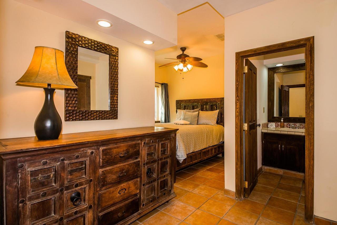 Villa Steps From Downtown & Marina, 6 Bedroom Victoria