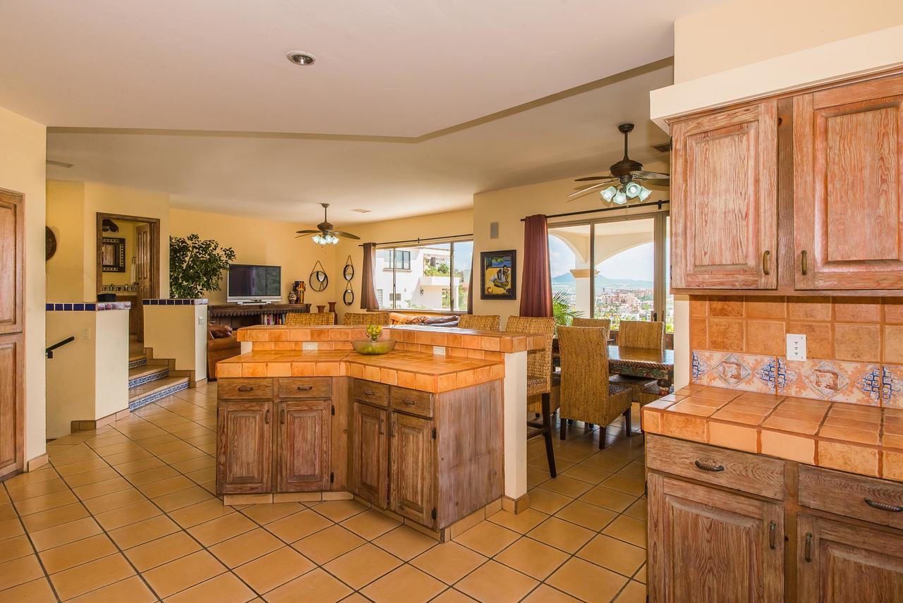 Steps From Downtown & Marina, 6 Bedroom Victoria *