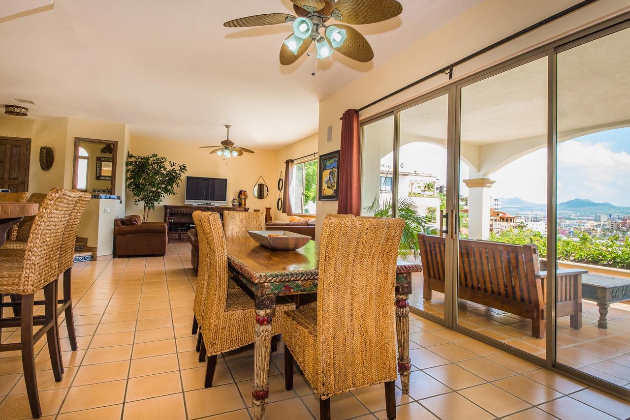 Steps From Downtown & Marina, 6 Bedroom Victoria *