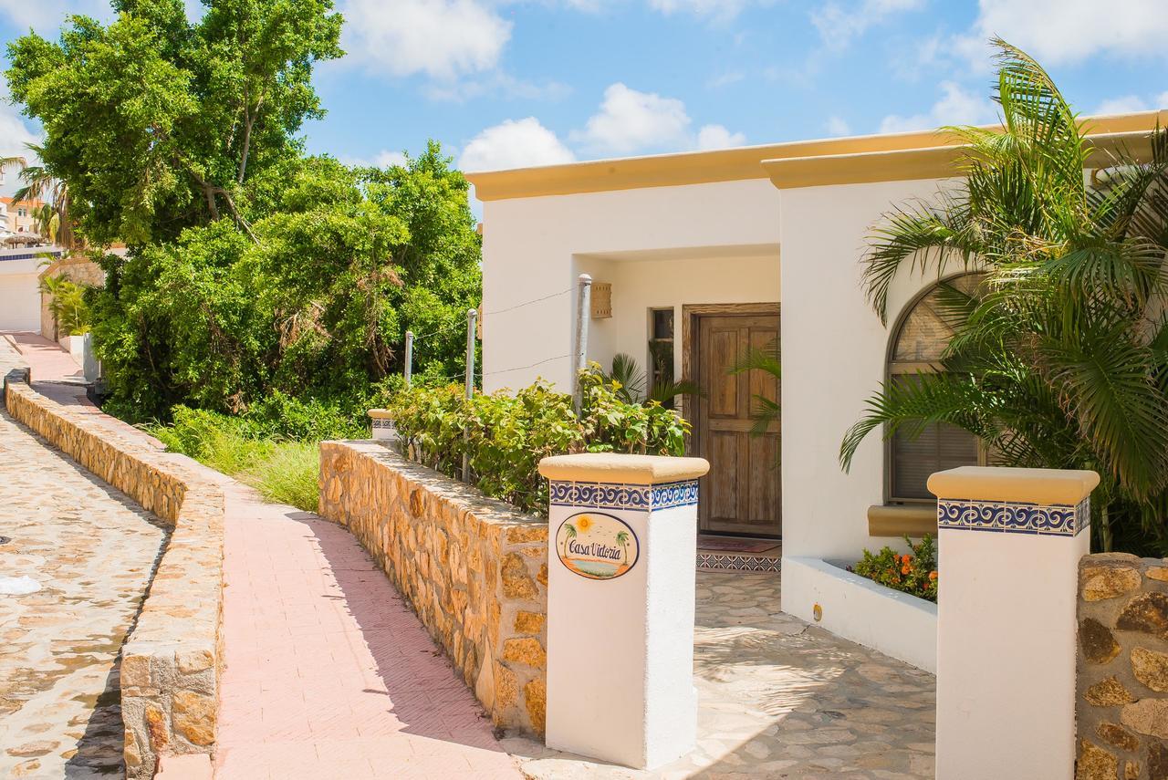 Steps From Downtown & Marina, 6 Bedroom Victoria Villa *