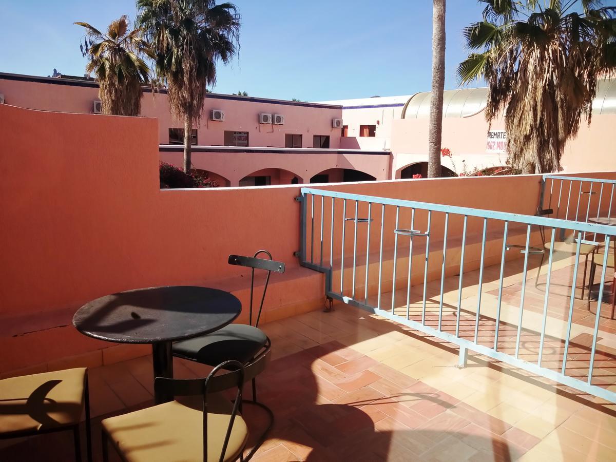 Jitos & Hotel 3*