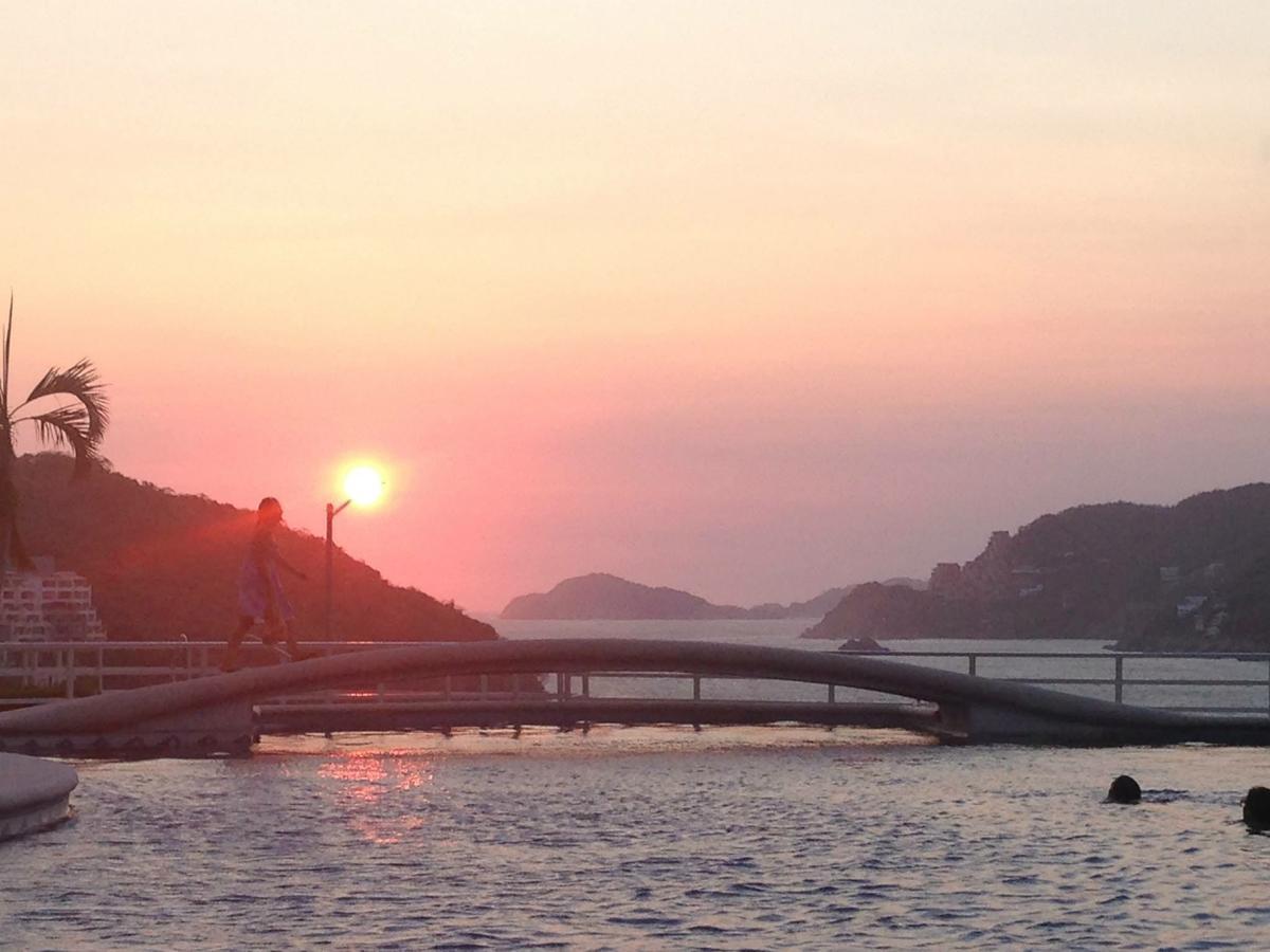 En Cabo Marques Diamante, Departamento Con Vistas Al Mar Y Atardeceres Espectaculares, Cerca Esta La Playa Al Nivel De La Caseta Del Condominio De Pto Marquez, Enfrente, Wifi, Restaurante, Albercas, 6 Personas Apartment