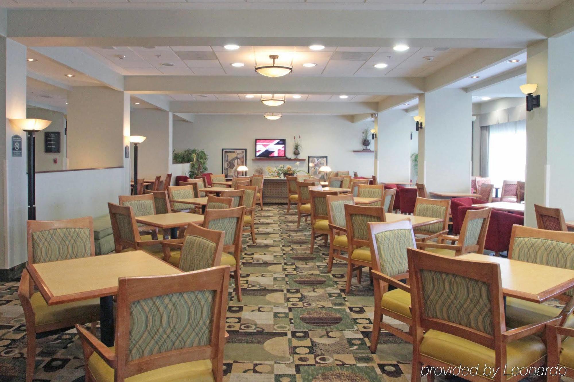 Express & Aeropuerto By Ihg 4*