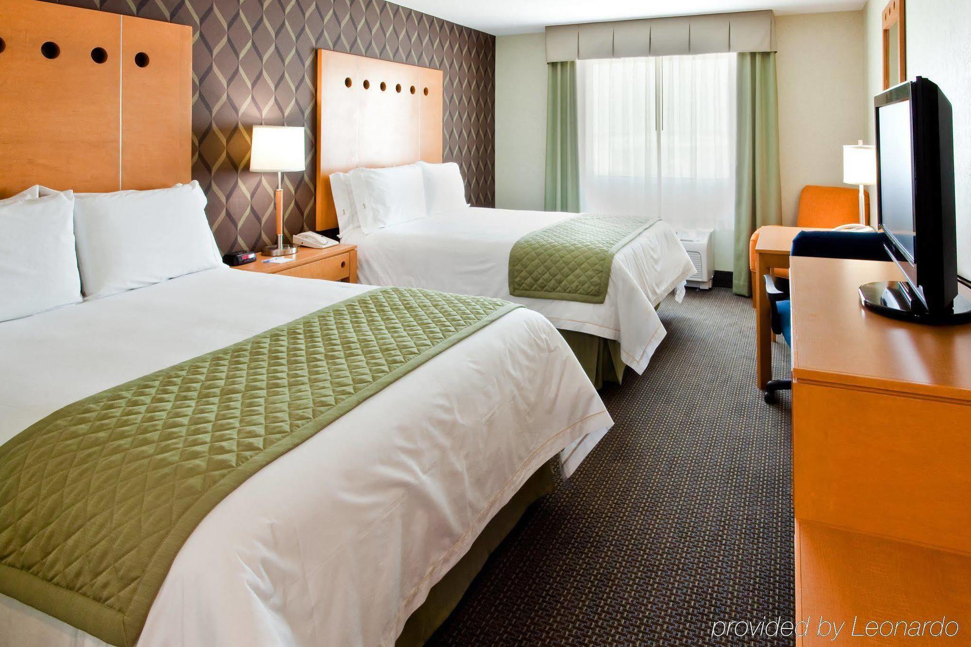 Hotel Express & Aeropuerto By Ihg