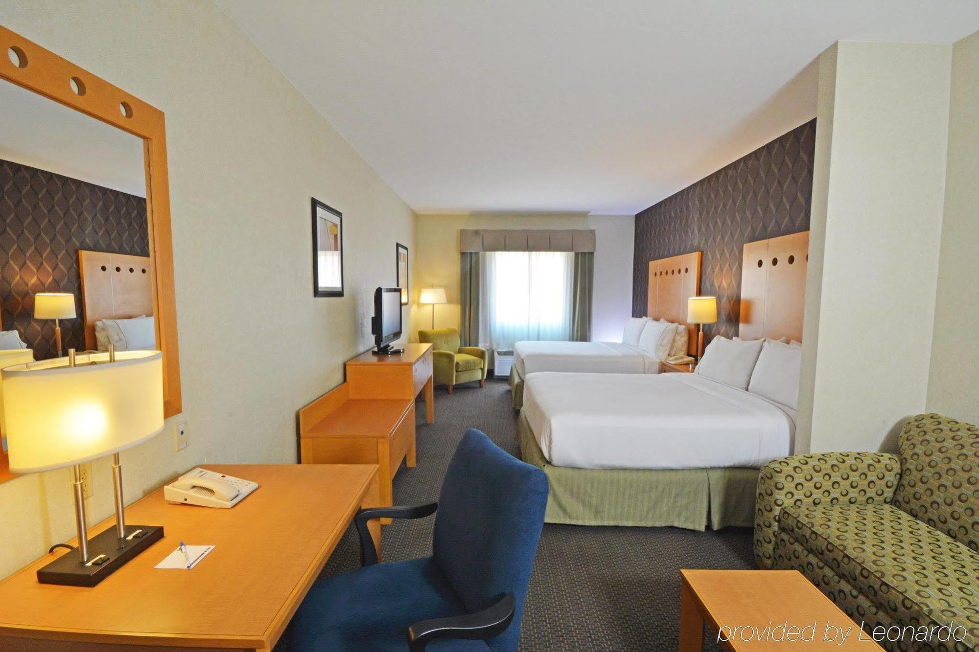 Express & Aeropuerto By Ihg Hotel 4*