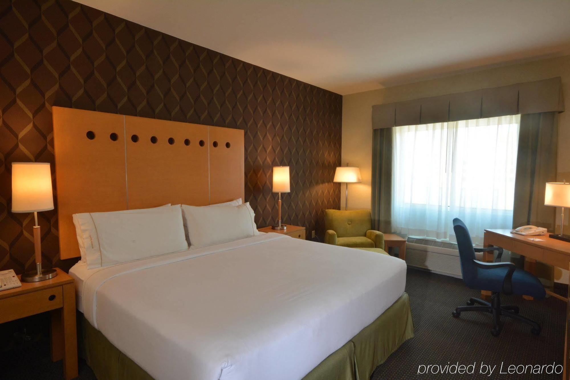 Express & Aeropuerto By Ihg Hotel