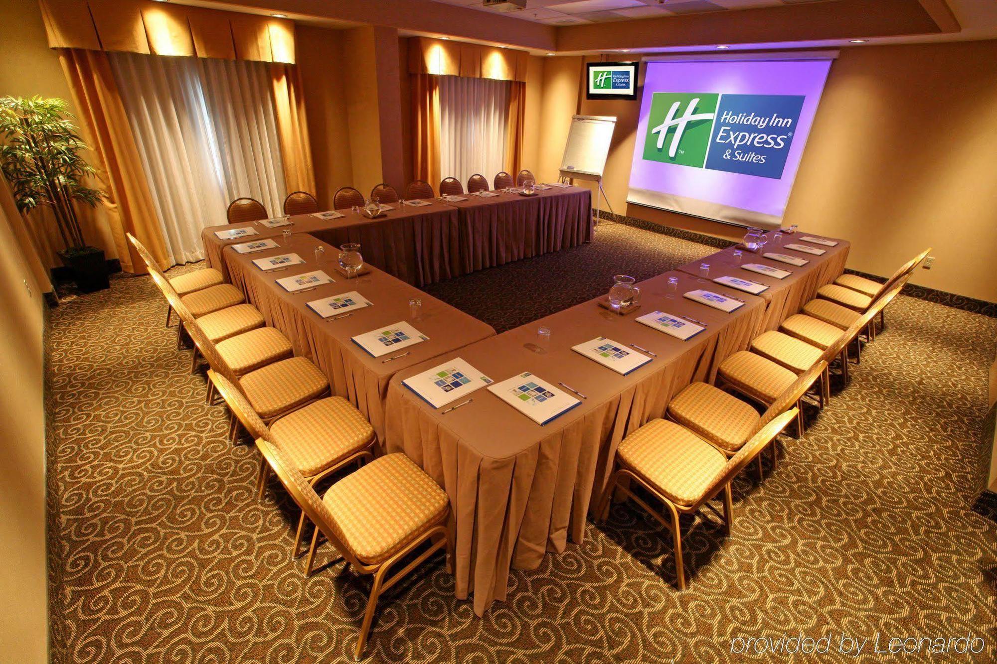Express & Aeropuerto By Ihg Hotel 4*