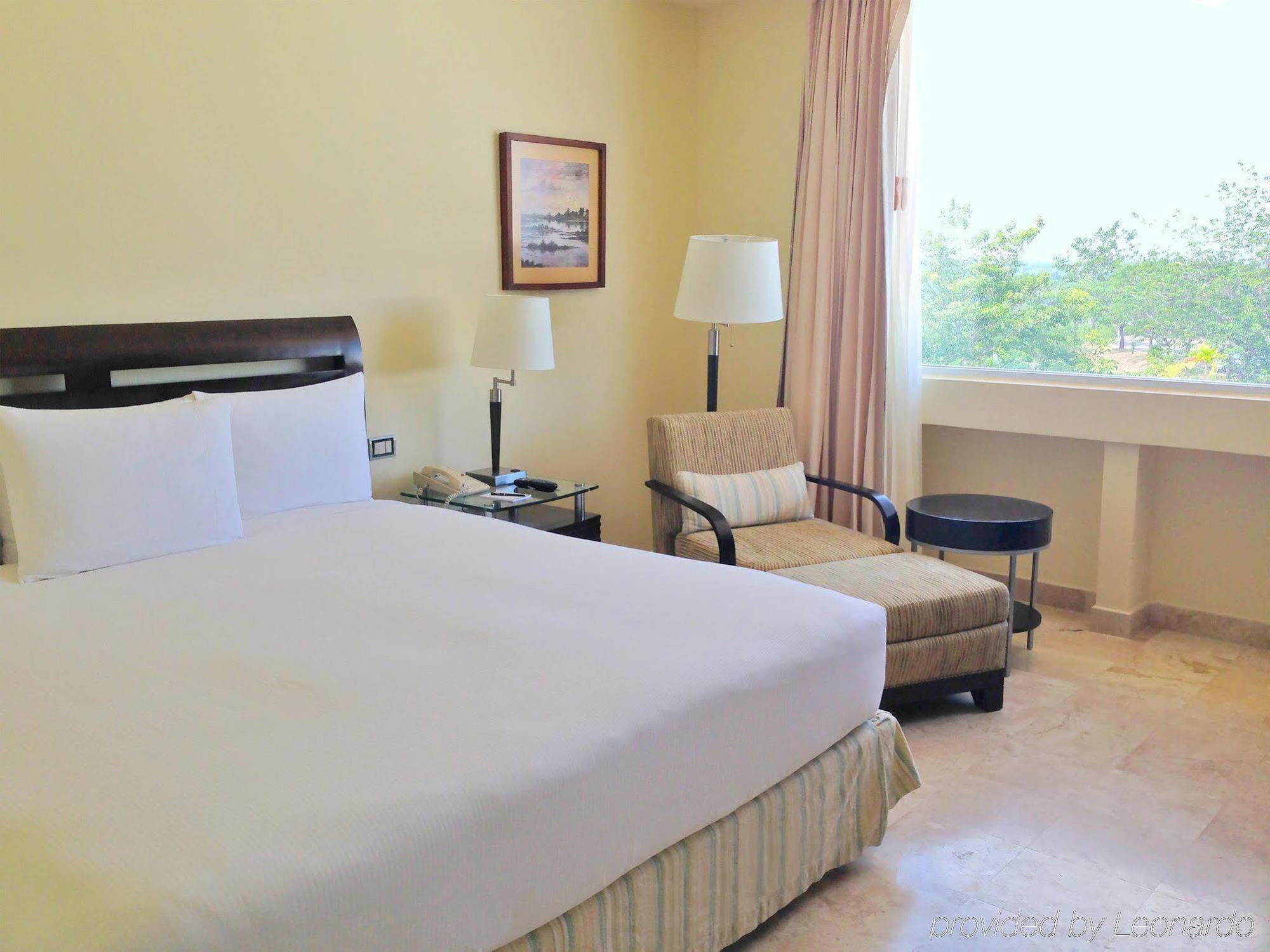- Aeropuerto By Ihg Hotel
