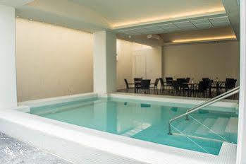 Hotel Western Crown Victoria 4*