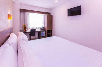 Western Crown Victoria Hotel 4*