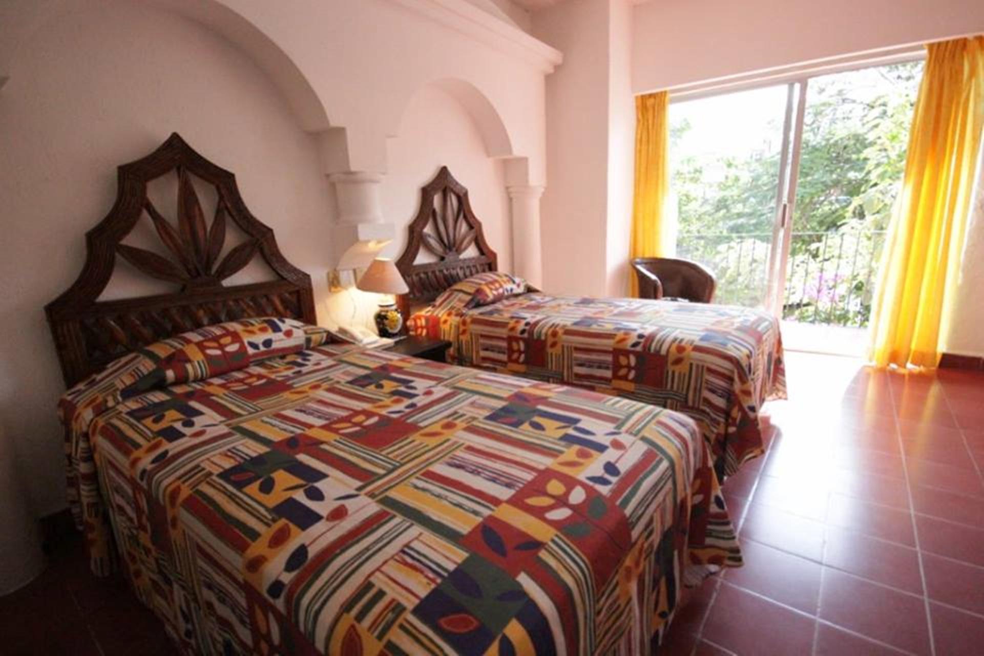Hotel Encino Malecon Centro 3*