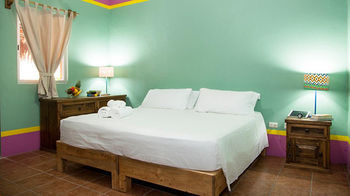 Casa Juarez Bed & Breakfast 3*
