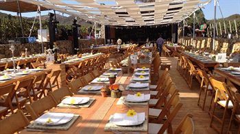 Cuatrocuatros Hotel