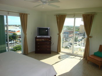 El Cantil Hotel