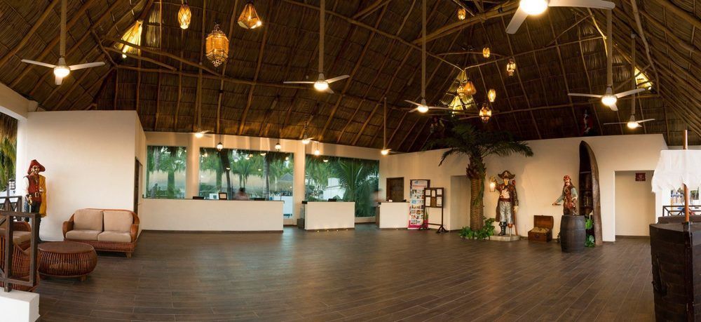 Resort Vista Playa De Oro 4*