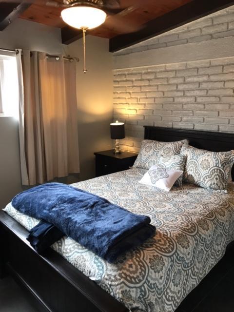 House Sleeps 14 & Steps To Sandy Mins To Downtown * Rosarito
