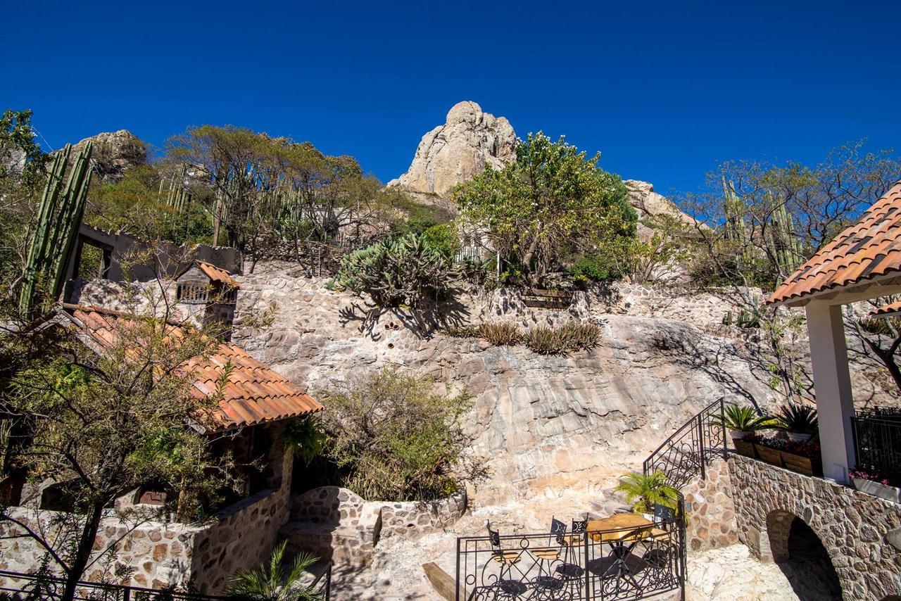 Hotel De Piedra Bernal