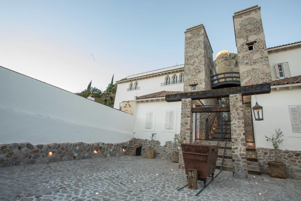 De Piedra Hotel