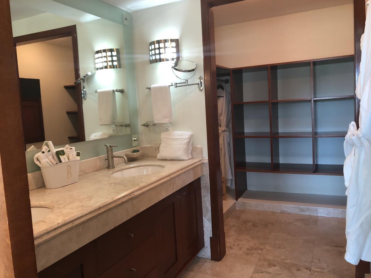 B Pichilingue Esmeralda Apt & Beach Club Apartment
