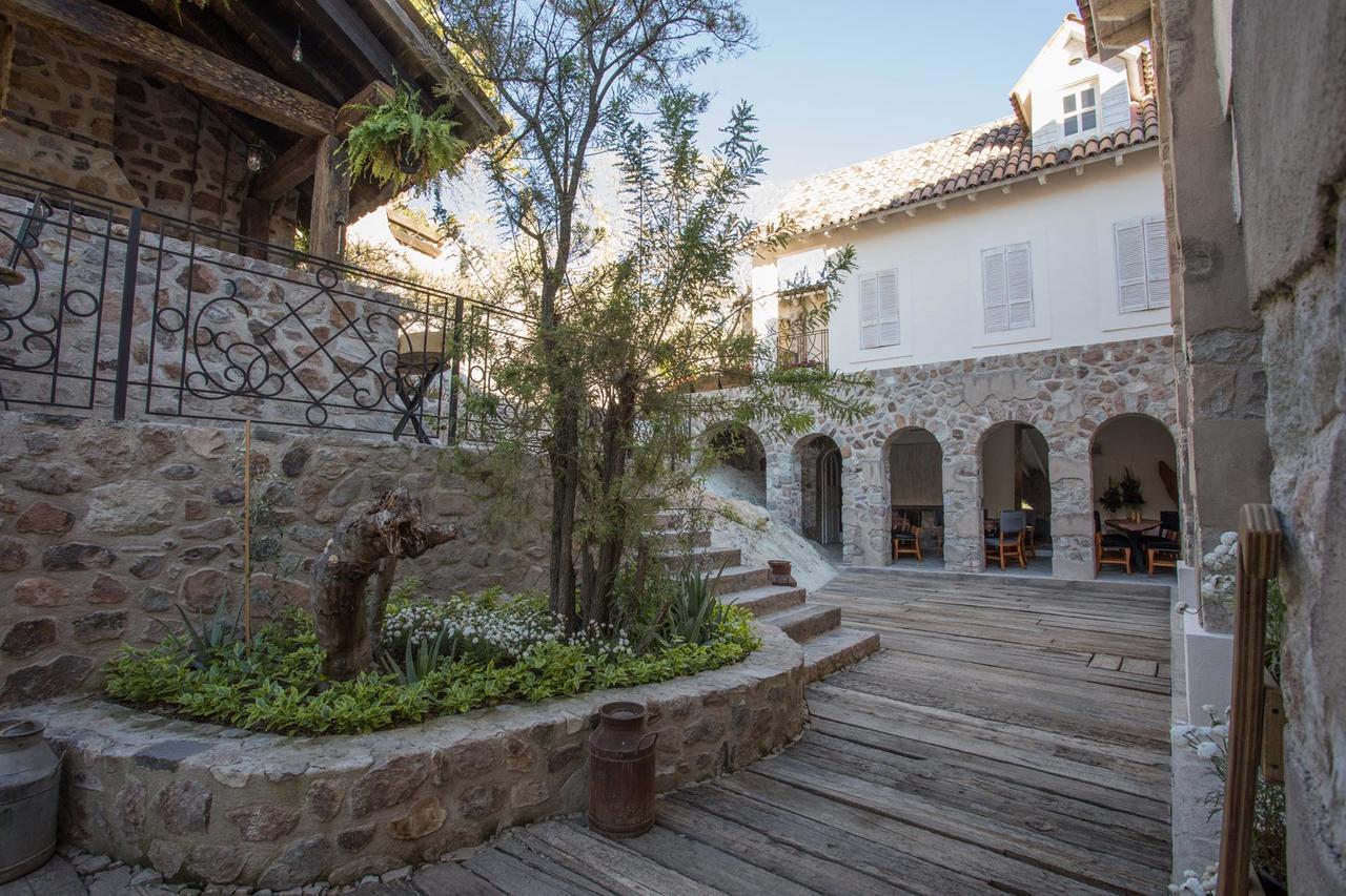 De Piedra Hotel