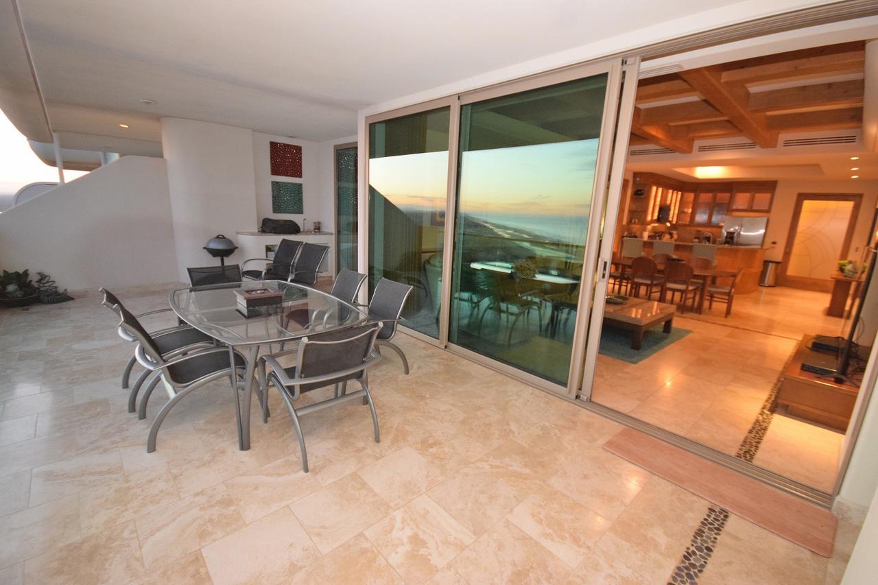 Tessoro 1002 At Las Conchas Apartment