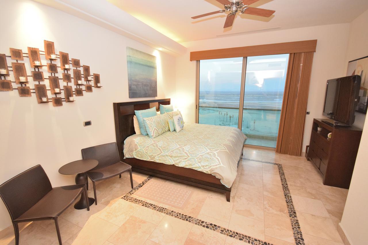 Tessoro 1002 At Las Conchas Apartment