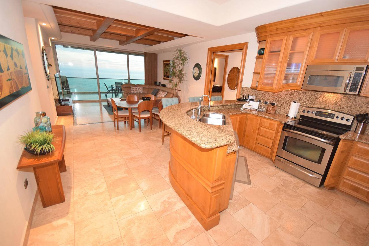 Tessoro 1002 At Las Conchas Apartment