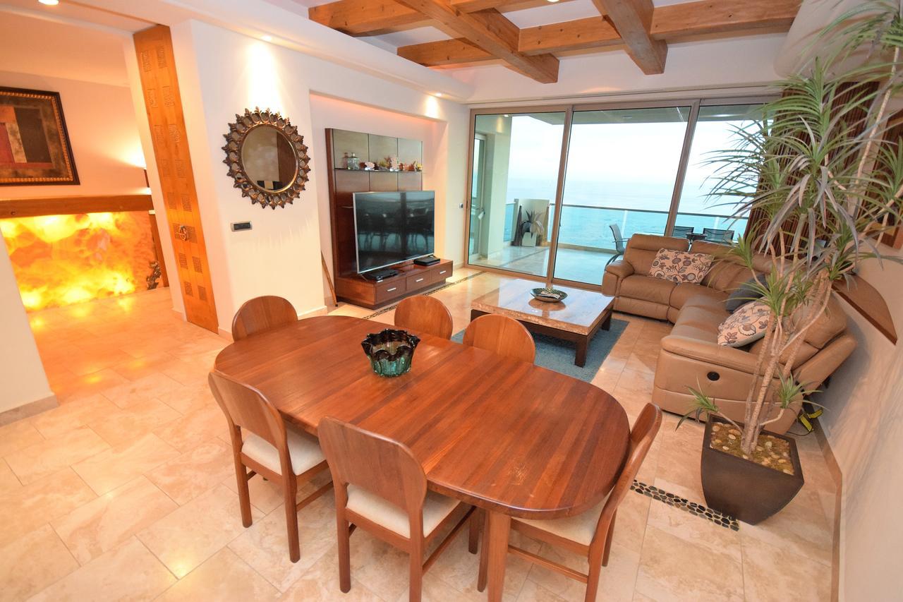Tessoro 1002 At Las Conchas Apartment