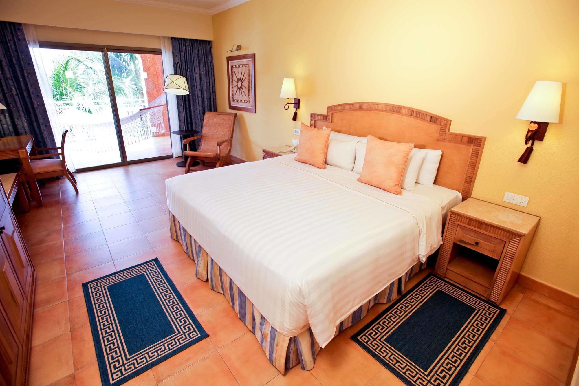 Barcelo Maya Colonial