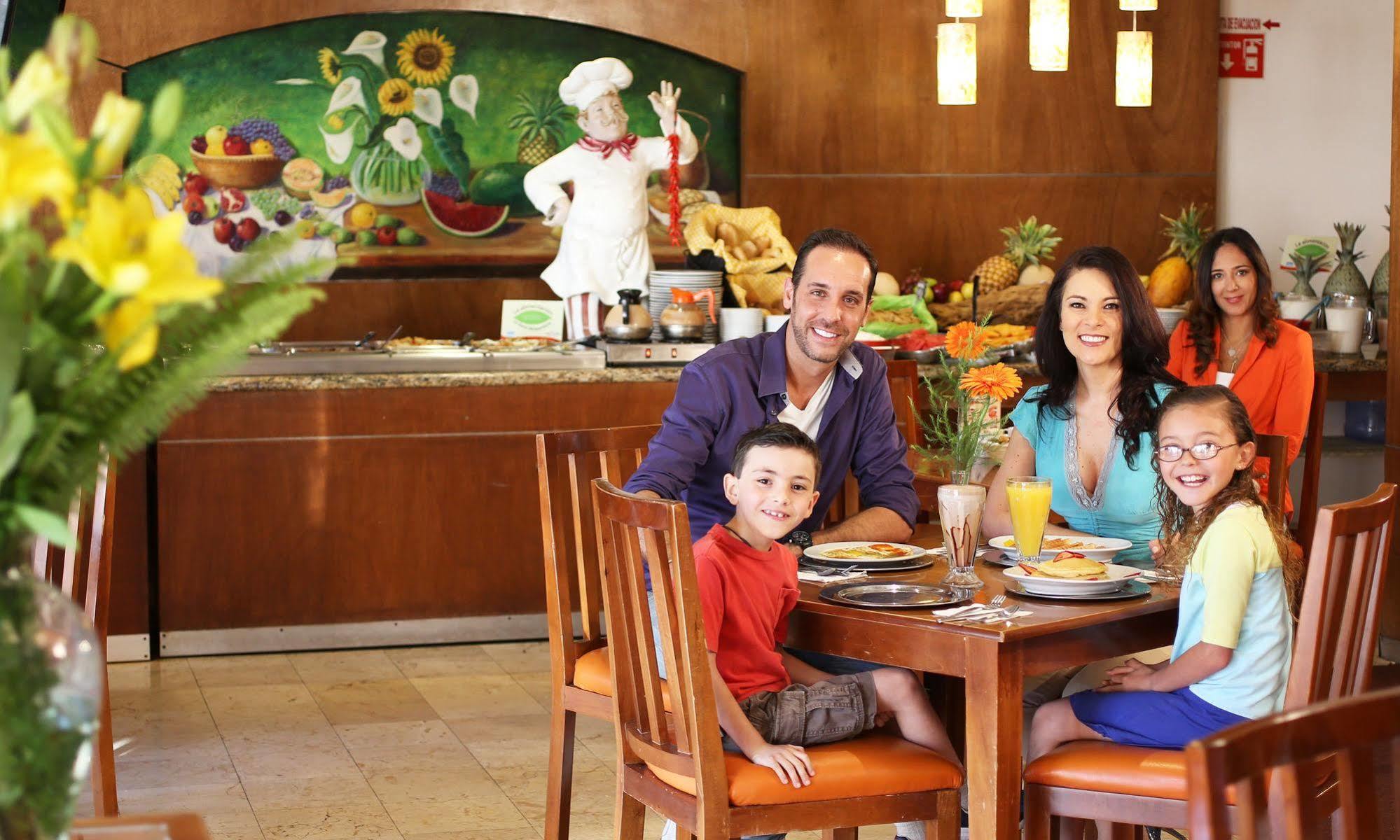 Emily Hotel Pachuca