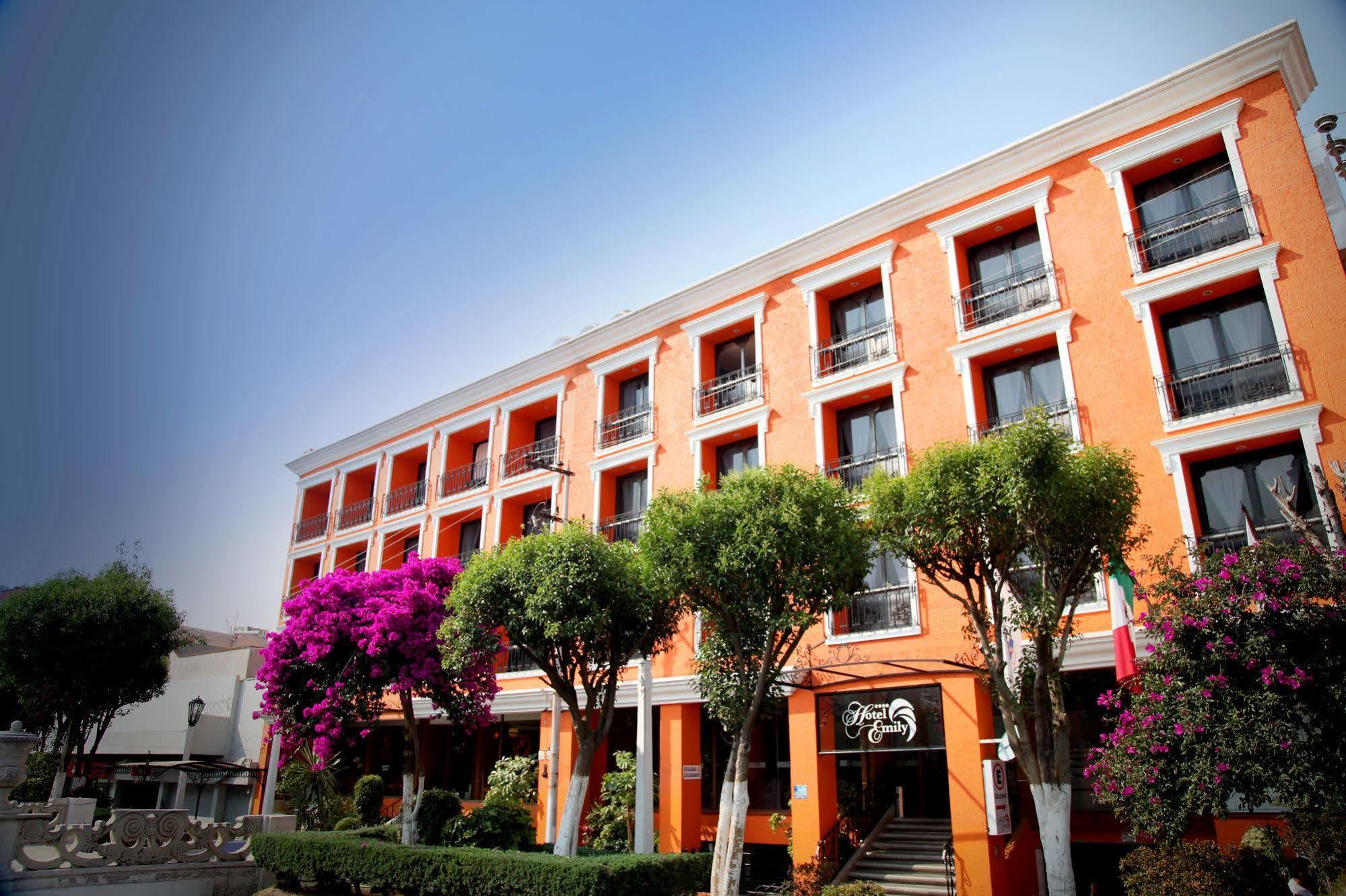 Emily 4* Pachuca
