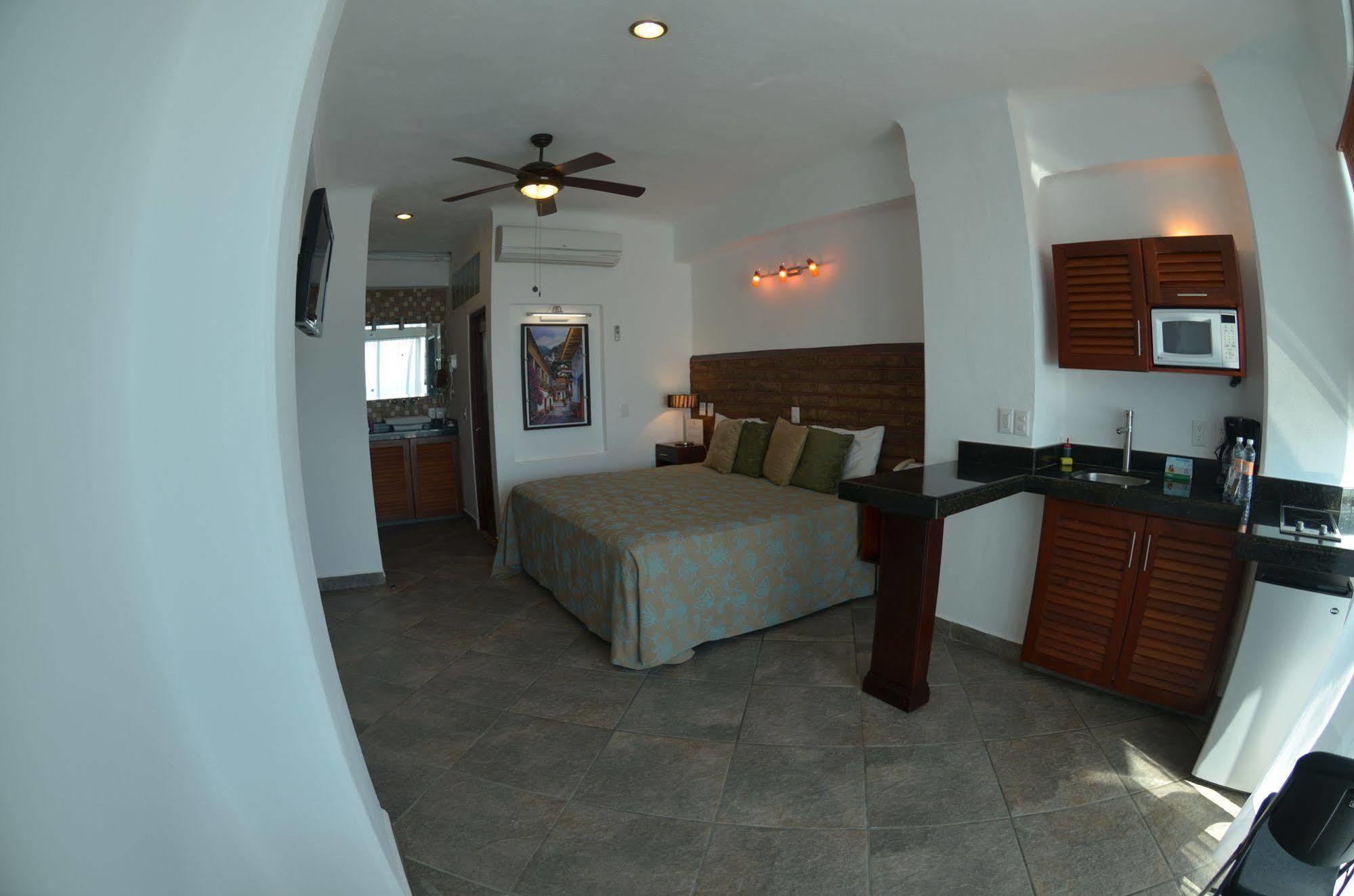 Hotel Nadia 4*