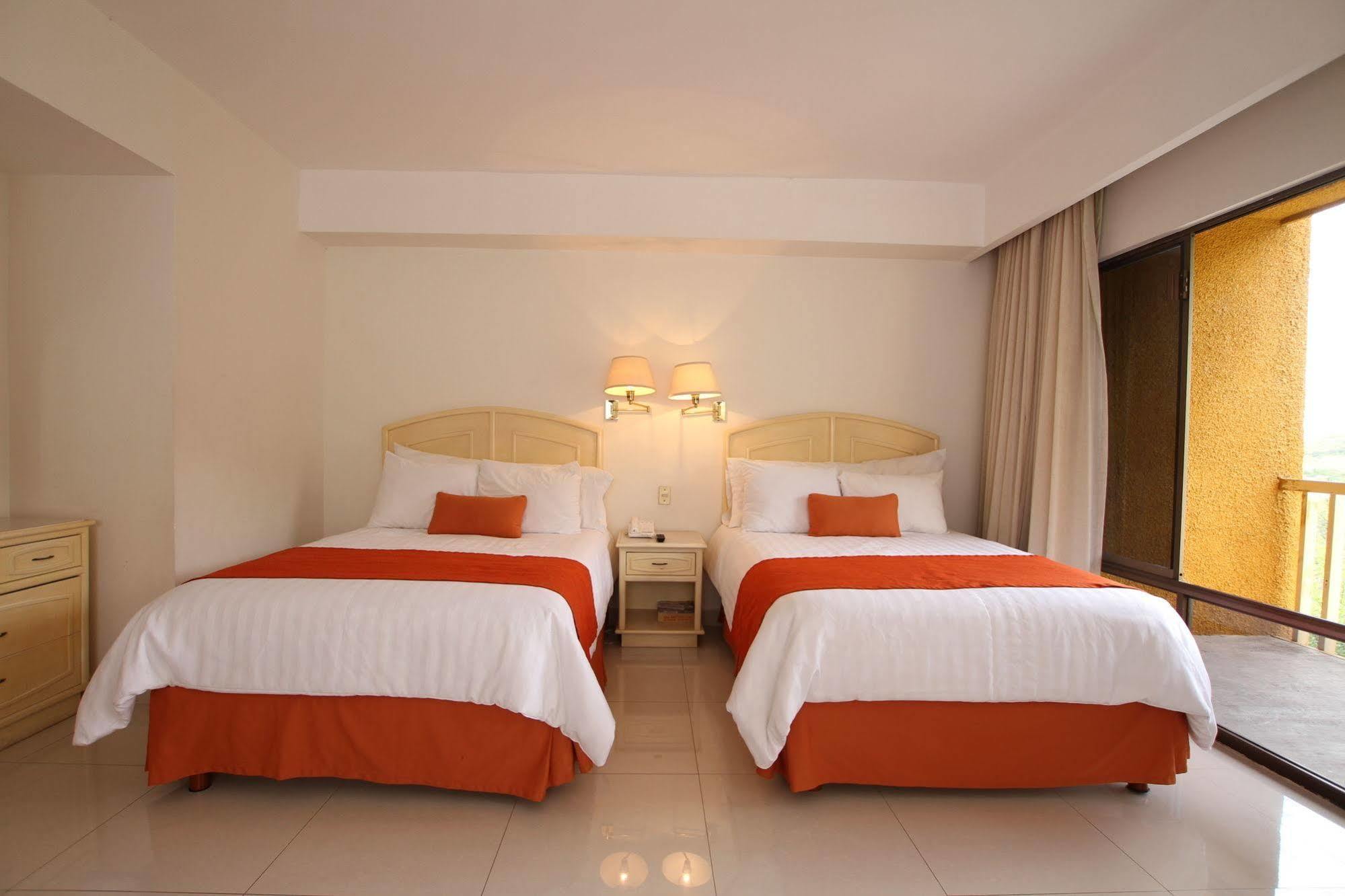 Hotel Bahia Escondida 4*
