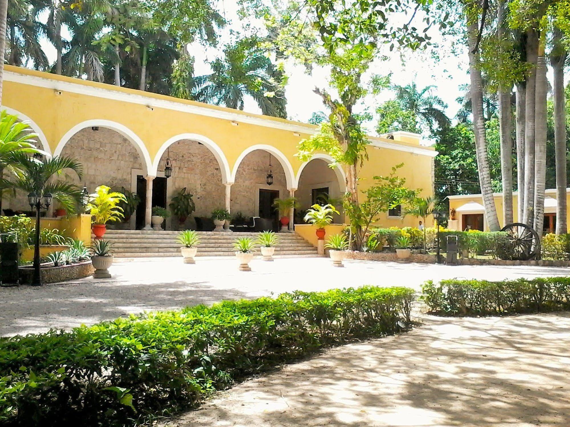 Hacienda And Yaxkin Chichen Itza