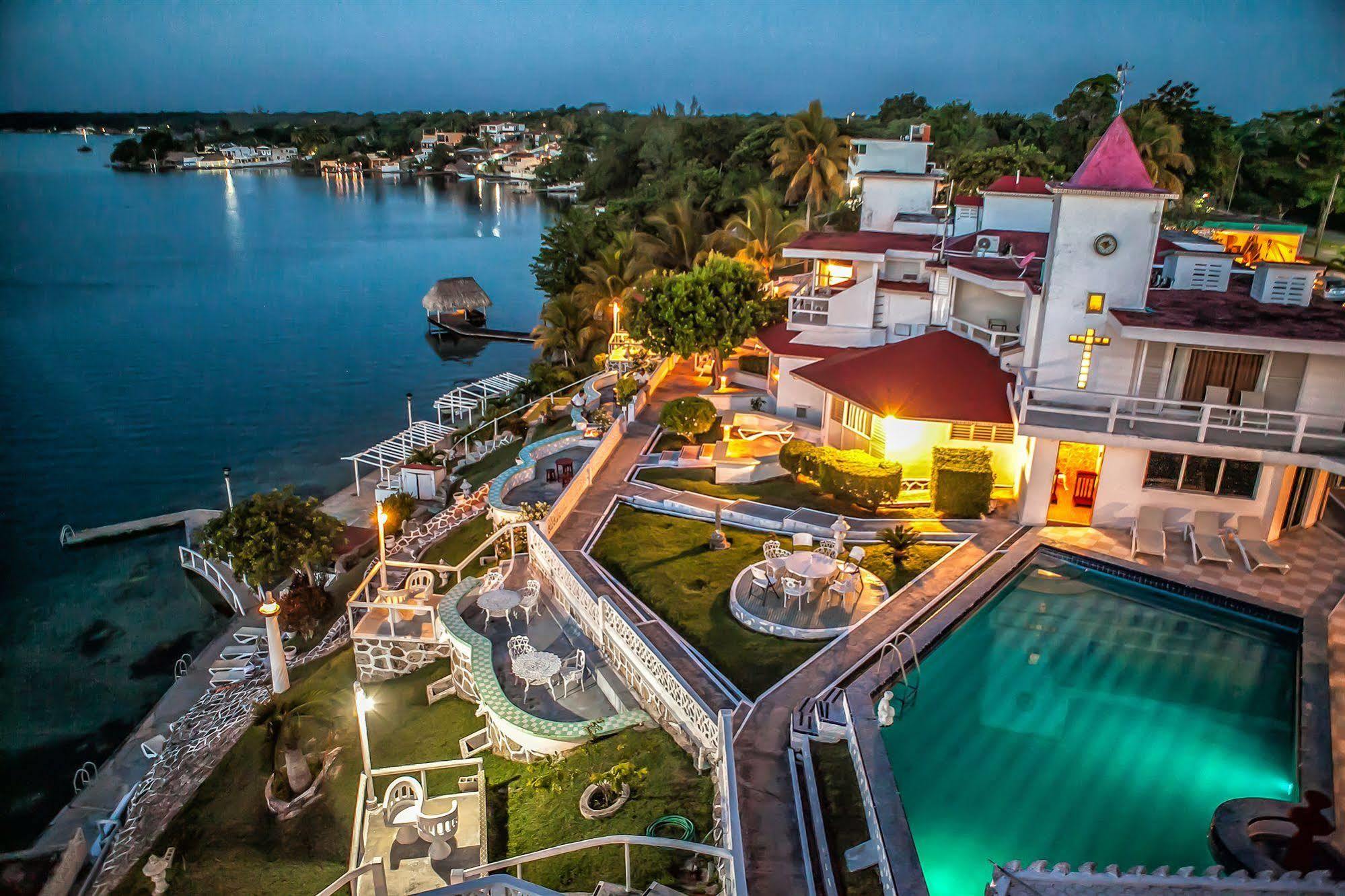 Hotel Laguna