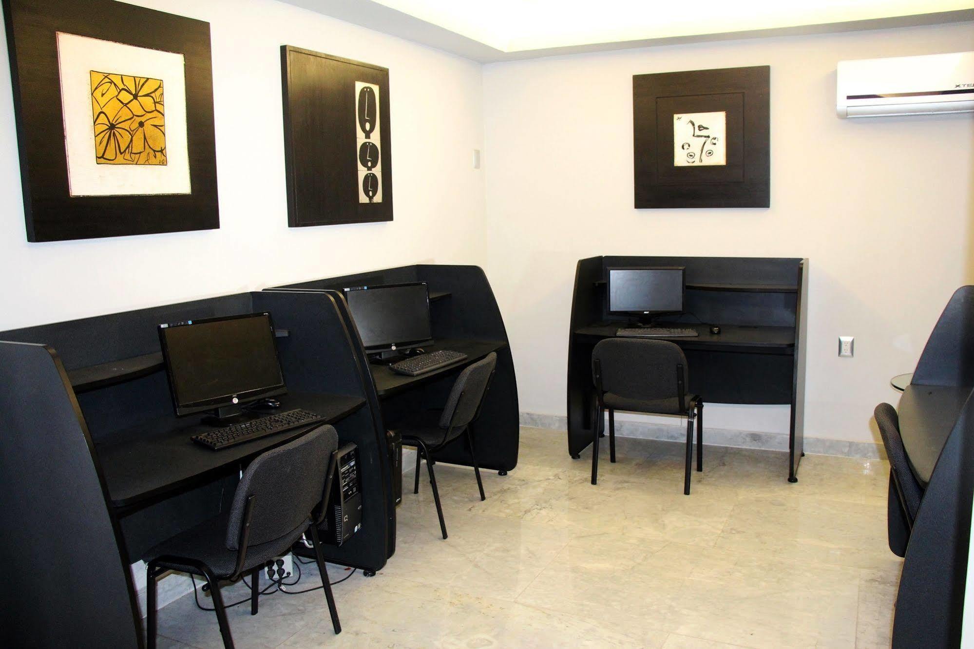 Impala -atras Del Ado Hotel 3*