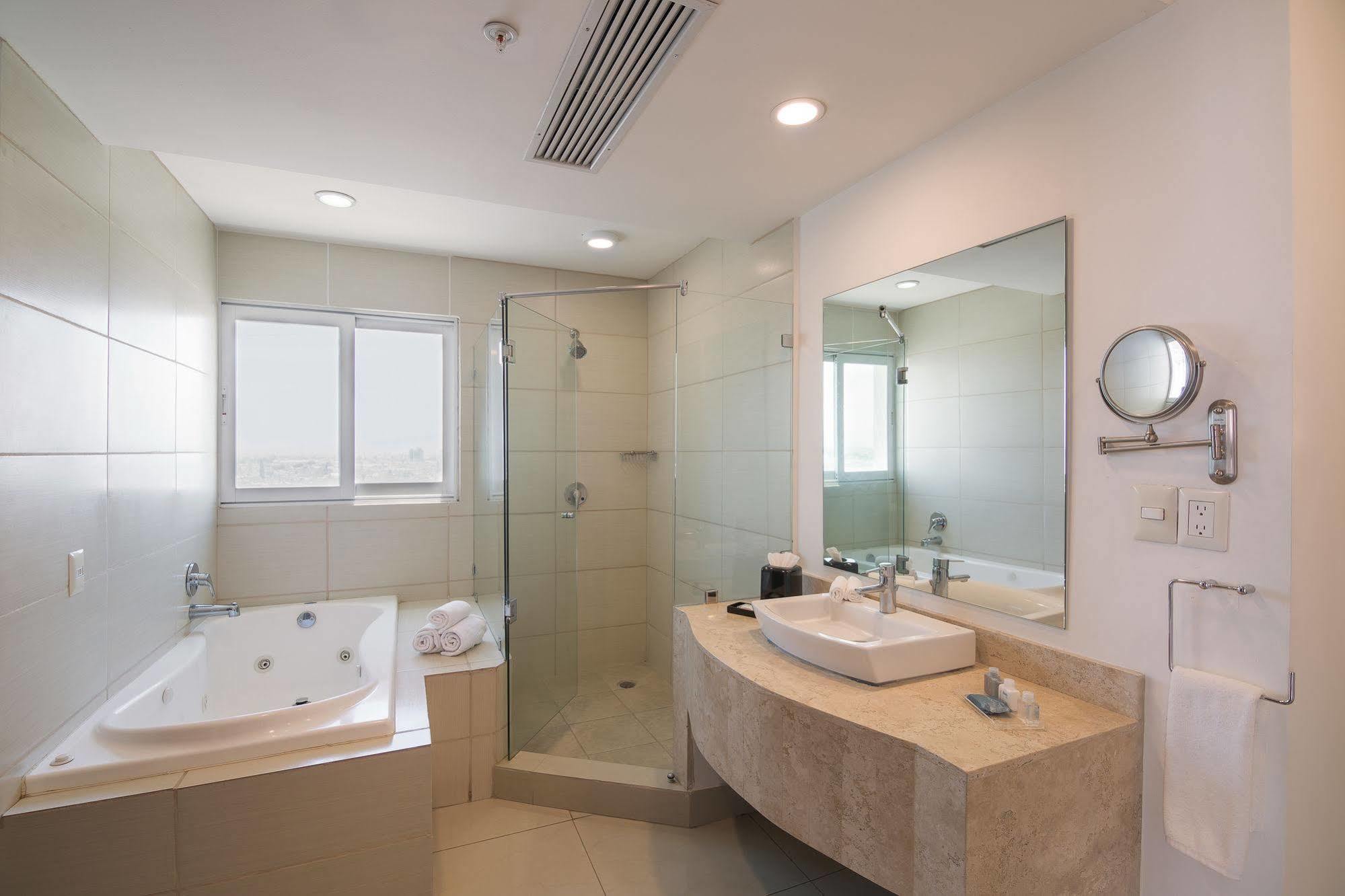 Wyndham Garden Celaya Hotel 5*