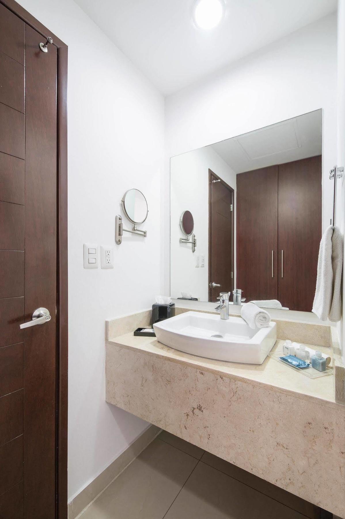Hotel Wyndham Garden Celaya 5*