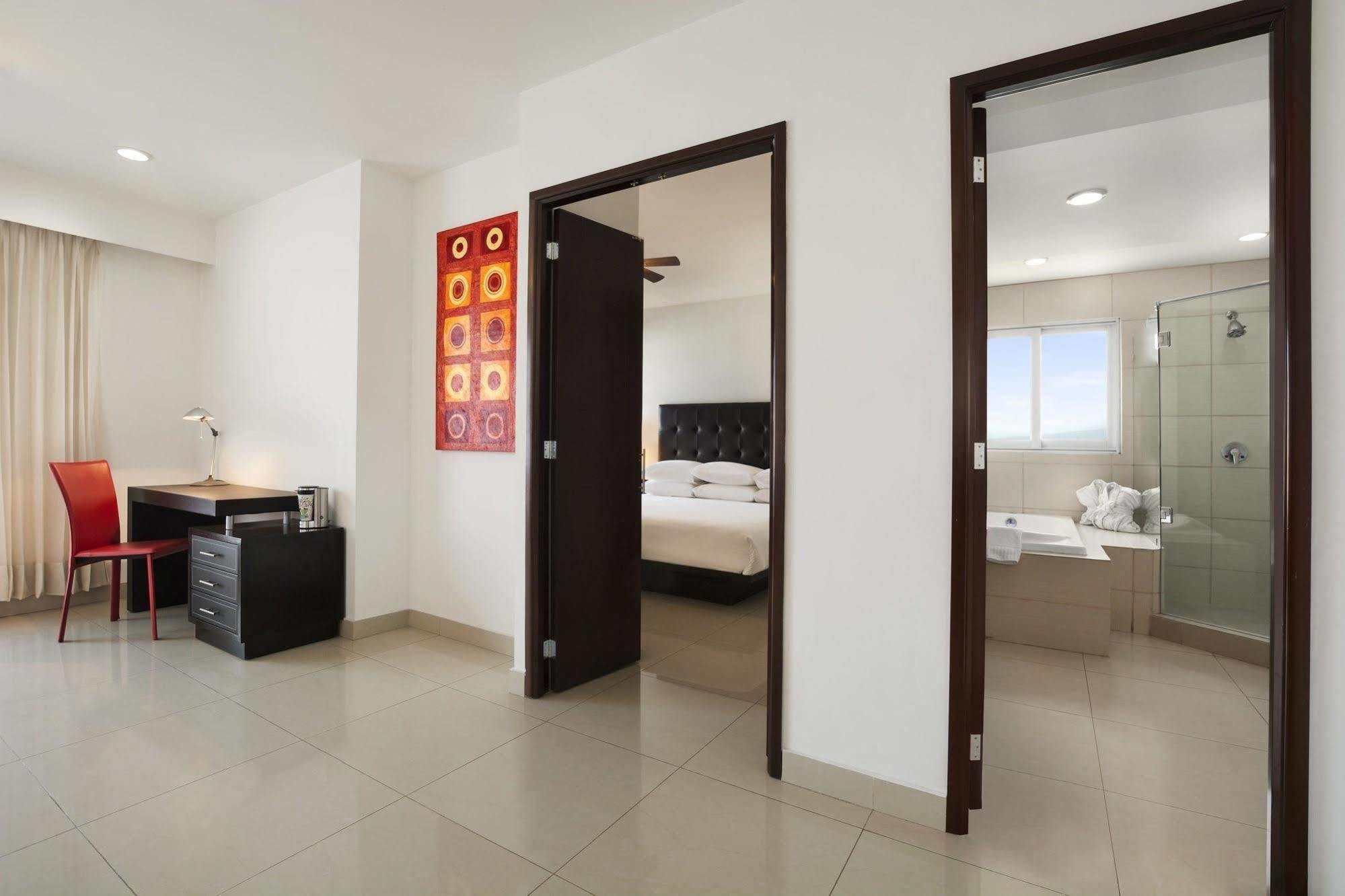 Wyndham Garden Celaya Hotel 5*