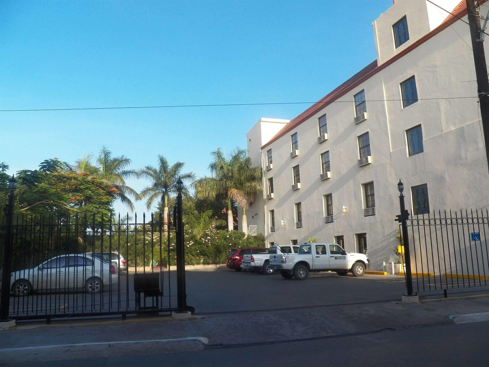 Western Plaza Hotel 4*